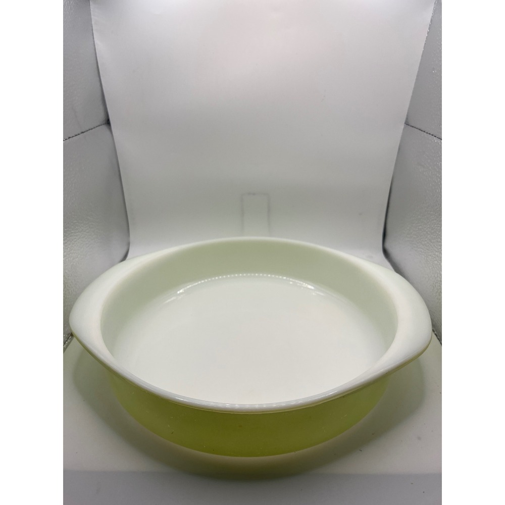 Pyrex Mixing Bowl‎ Avocado Green  2.5 Quart Vintage